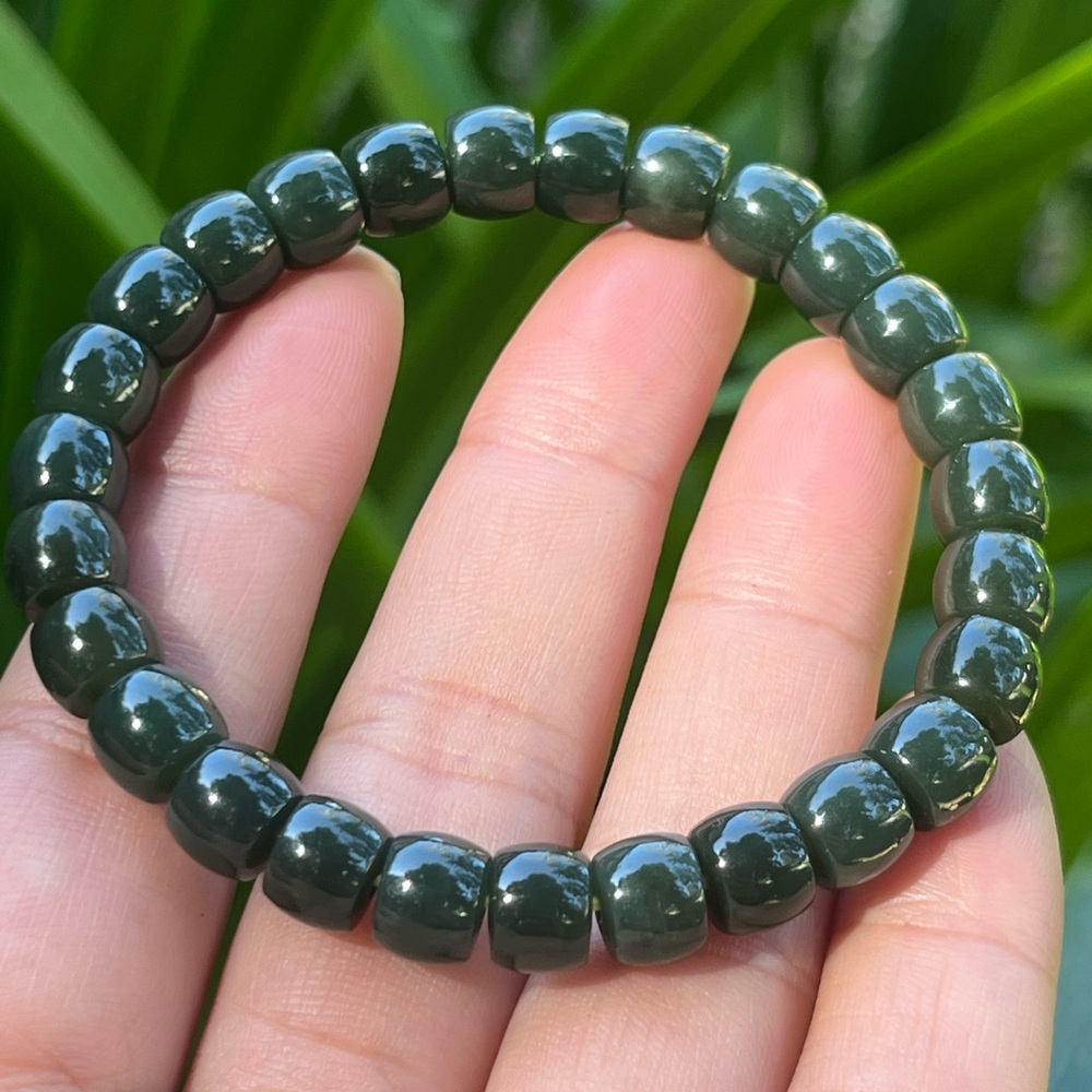 8mm stretchable dainty Green jade stretchable bracelet 1516
